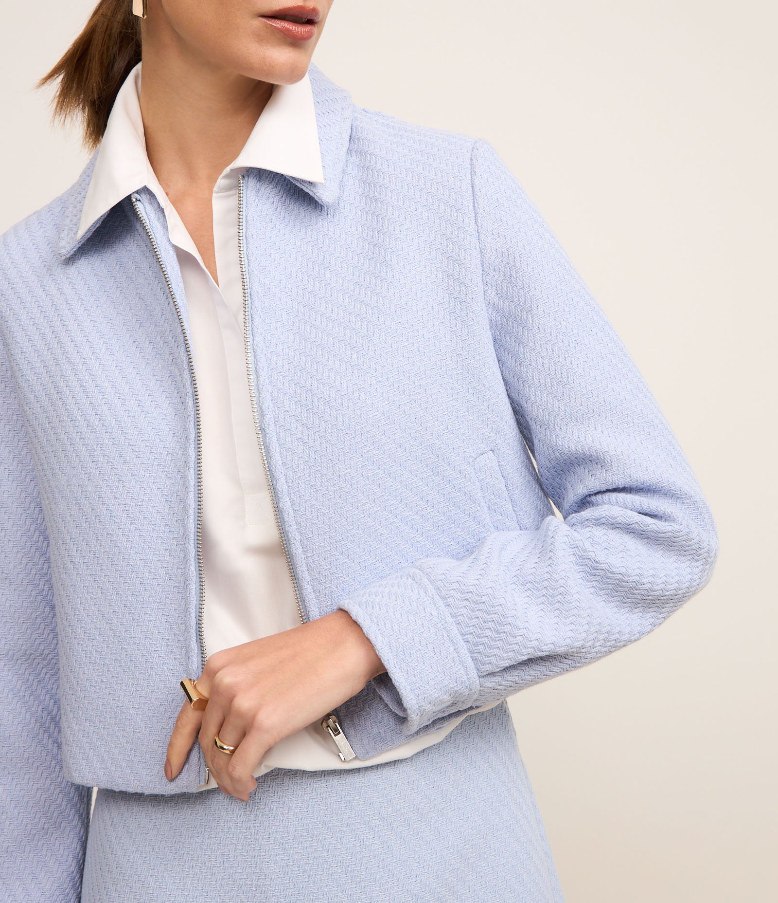 Jaqueta Curta Texturizada em Tweed com Bolsos Azul Claro 4