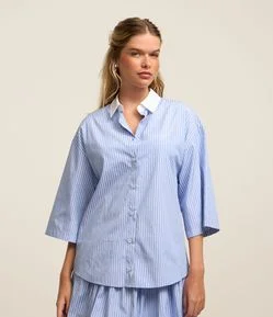 Camisa Oversized com Gola Contrastante e Aplicação de Hotfix