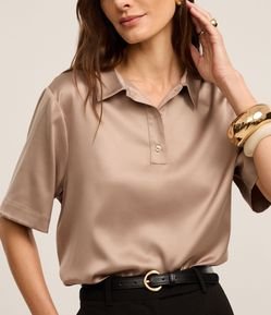 Camisa com Efeito Acetinado e Gola Polo
