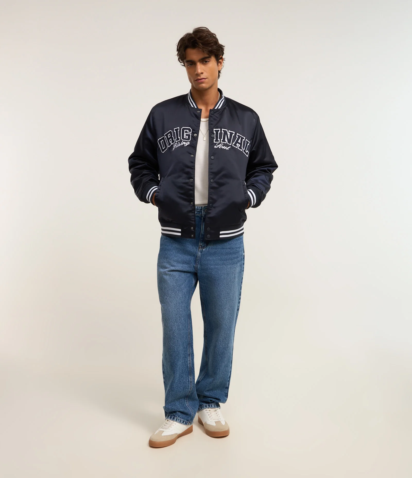 Jaqueta Bomber College em Poliamida com Estampa Bordada Azul 1