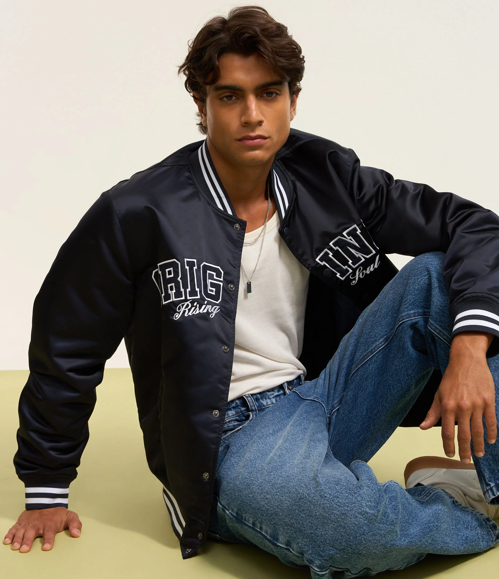 Jaqueta Bomber College em Poliamida com Estampa Bordada Azul 2