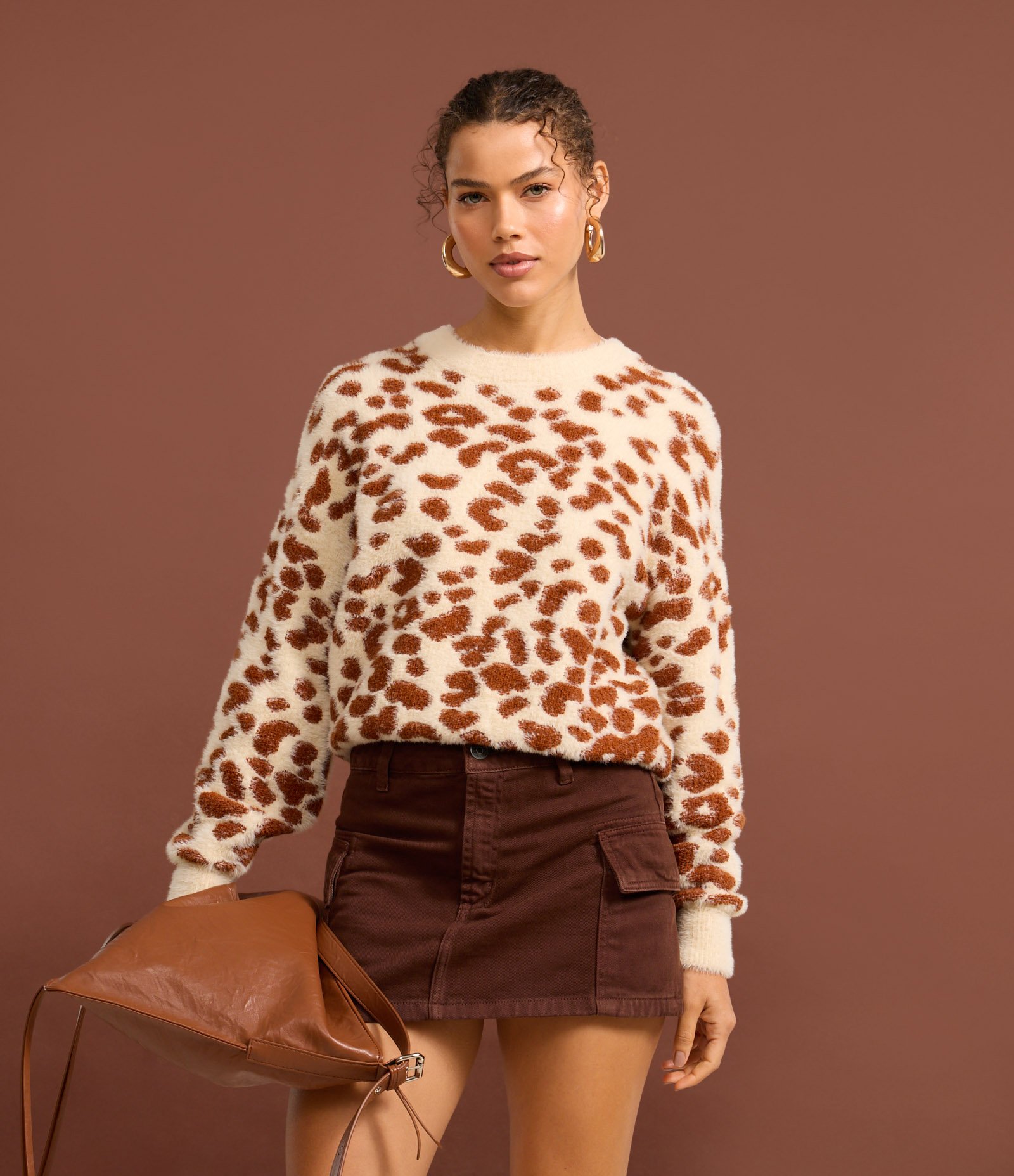 Suéter Slim em Tricô Animal Print com Textura Peludinha Bege 5