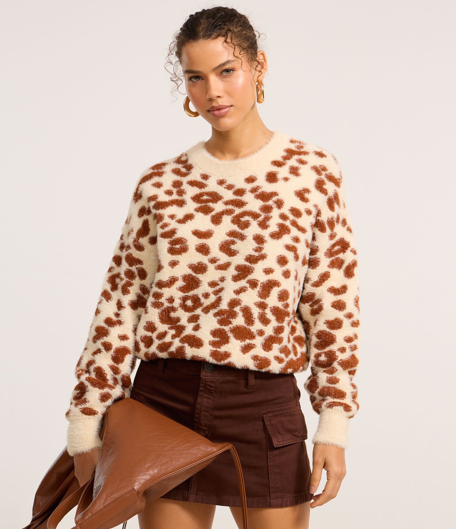 Suéter Slim em Tricô Animal Print com Textura Peludinha Bege 3