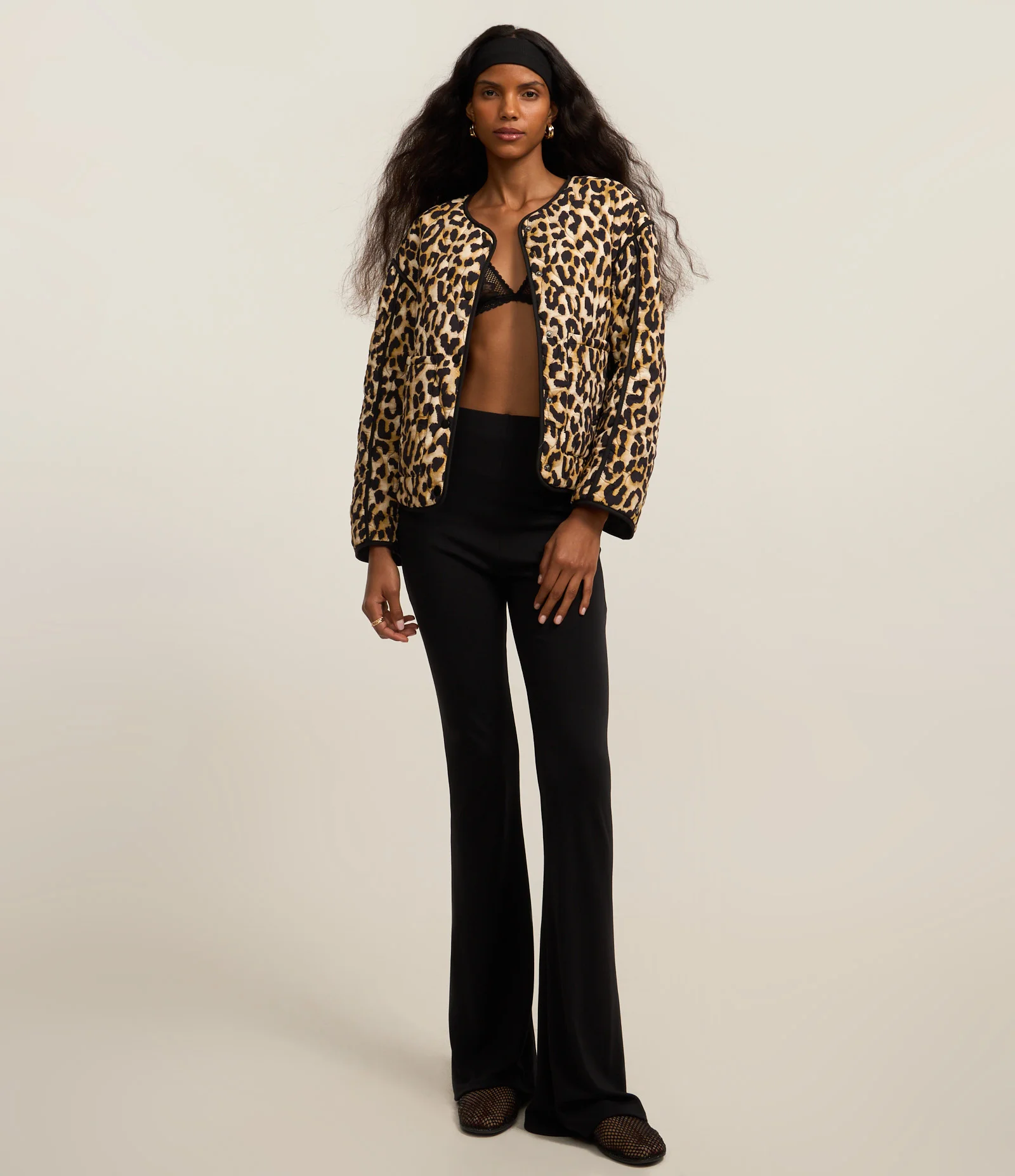 Jaqueta Trucker em Twill Animal Print com Bolsos Marrom 2