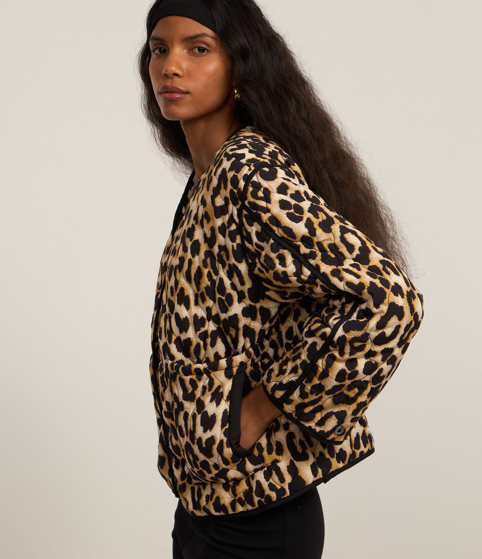 Jaqueta Trucker em Twill Animal Print com Bolsos Marrom 3