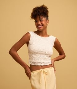 Blusa Cropped em Renda com Decote Canoa