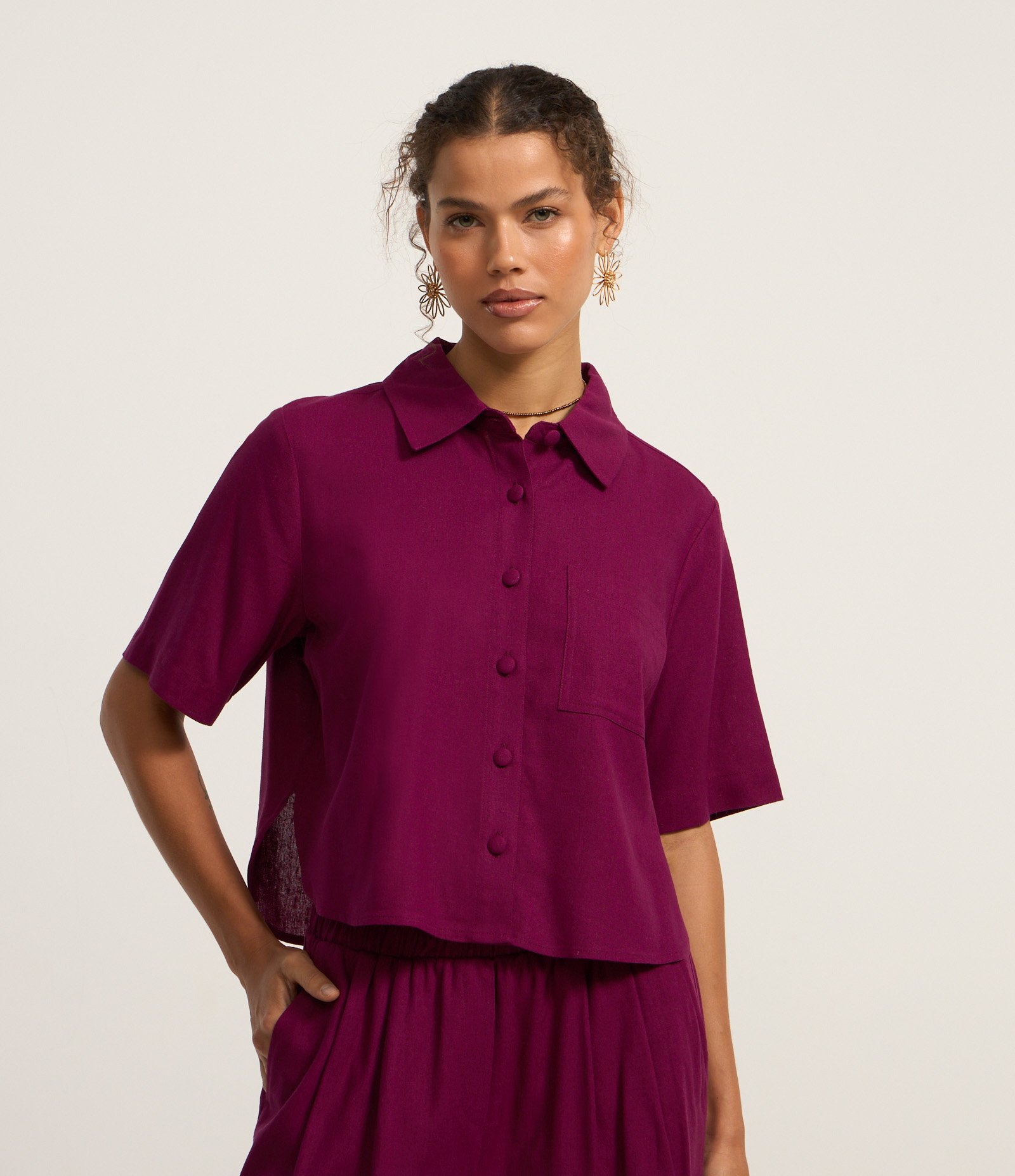 Camisa Curta em Viscose e Linho com Botões Bordô 1