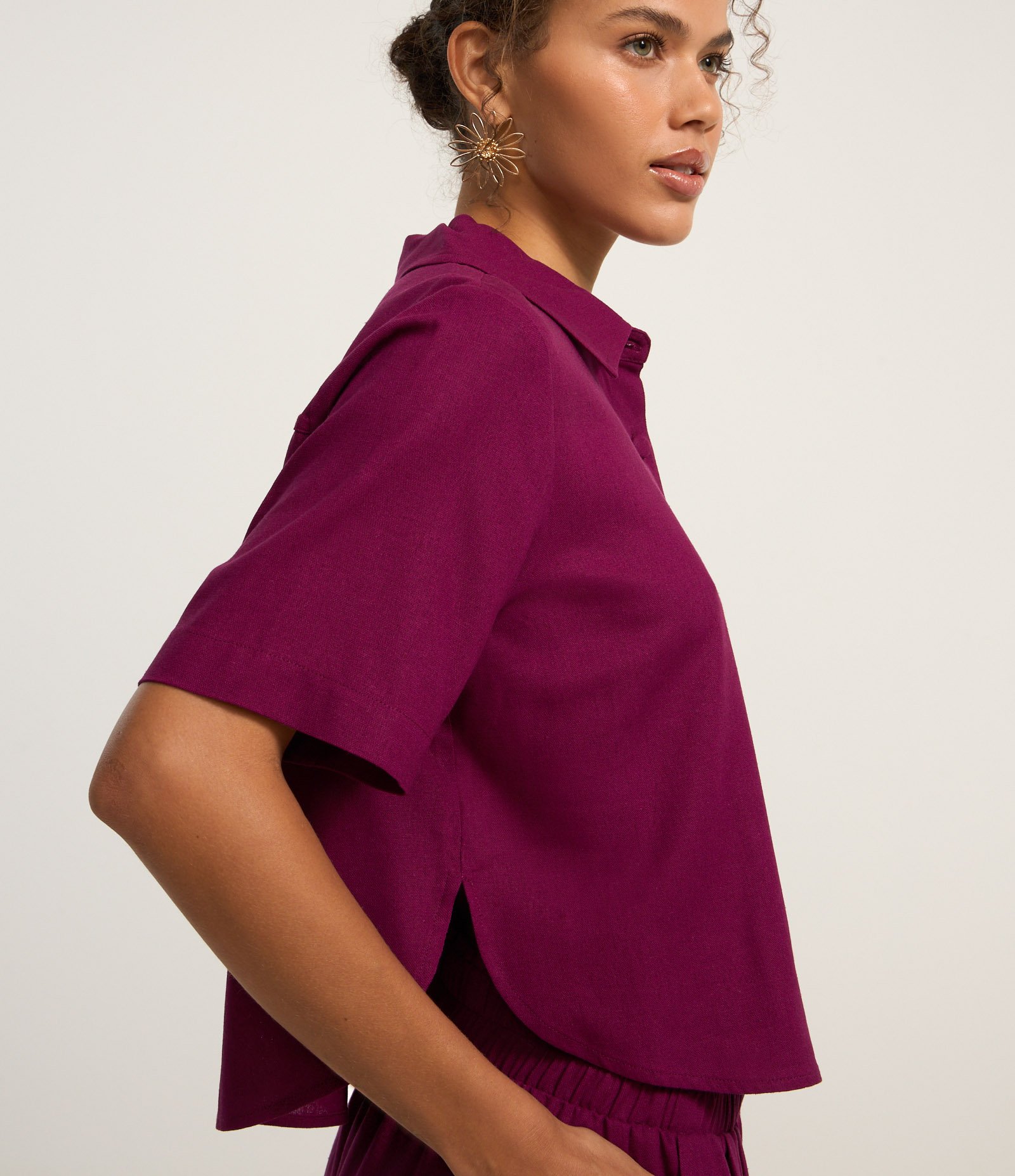 Camisa Curta em Viscose e Linho com Botões Bordô 3