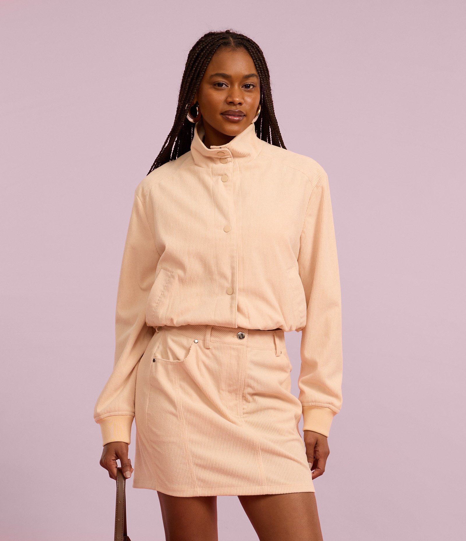 Jaqueta Bomber em Veludo Cotelê com Gola Alta Bege Rosado 4