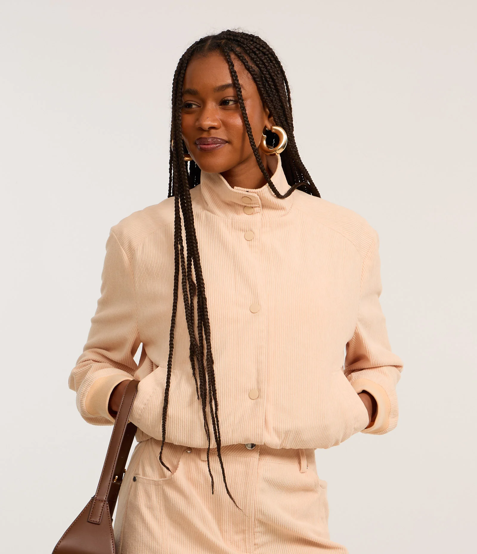 Jaqueta Bomber em Veludo Cotelê com Gola Alta Bege Rosado 1