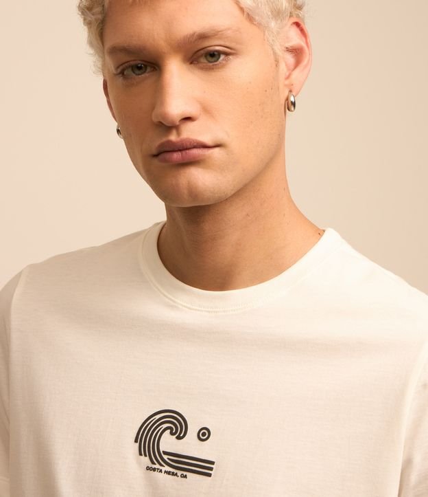 Camiseta Regular em Algodão com Estampa em Relevo de Onda