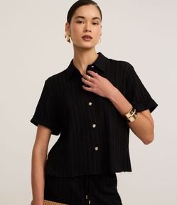 Camisa Texturizada em Viscose com Botões Diferenciados