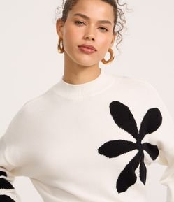 Suéter Regular em Tricô Pesado com Flores