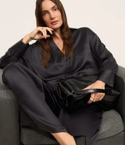 Calça Wide Leg Acetinada com Caimento Leve