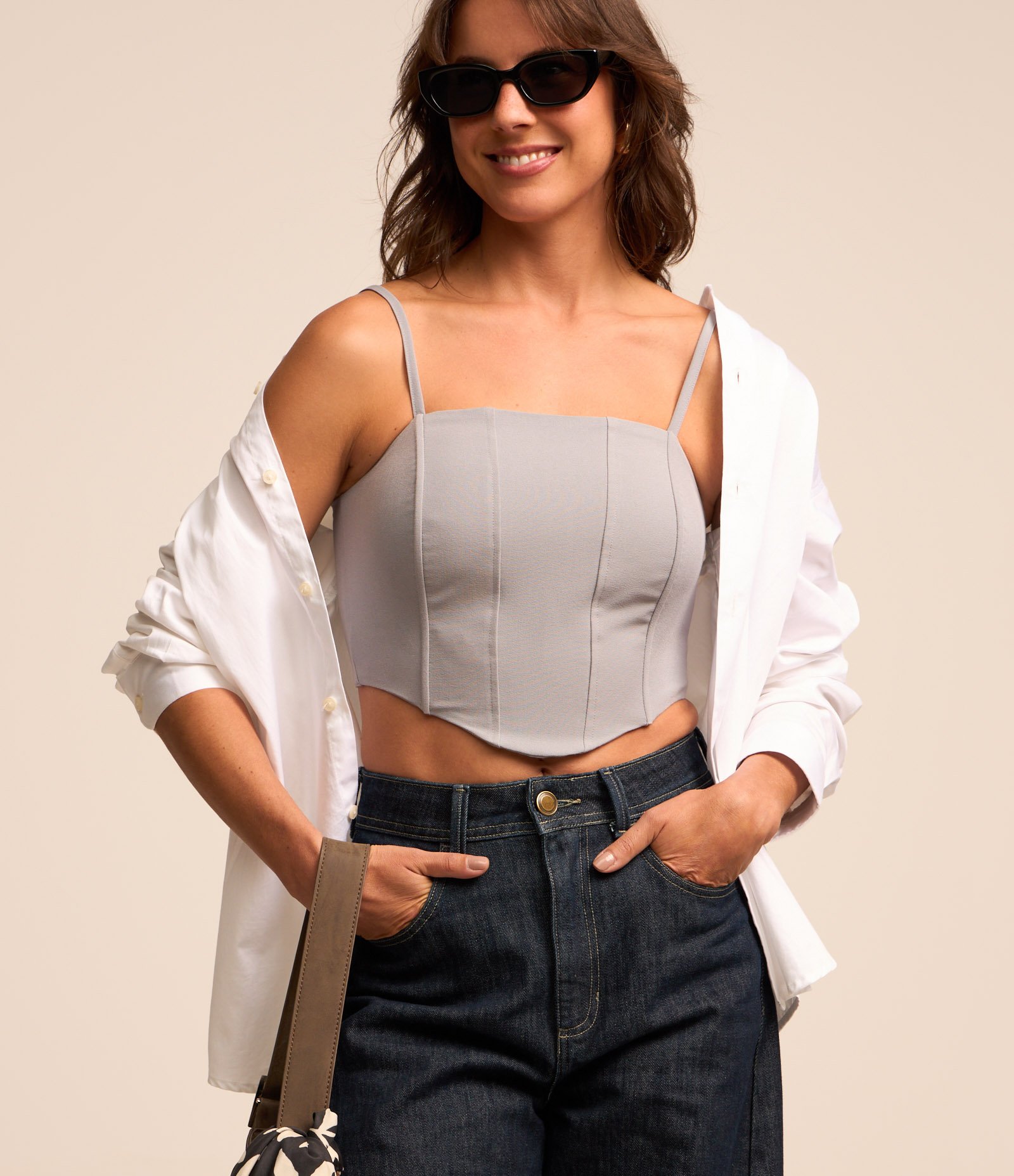 Blusa Corset em Alfaiataria com Recortes e Barra Arredondada Cinza 1