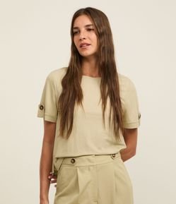 Blusa em Malha Piquet com Detalhe na Barra da Manga