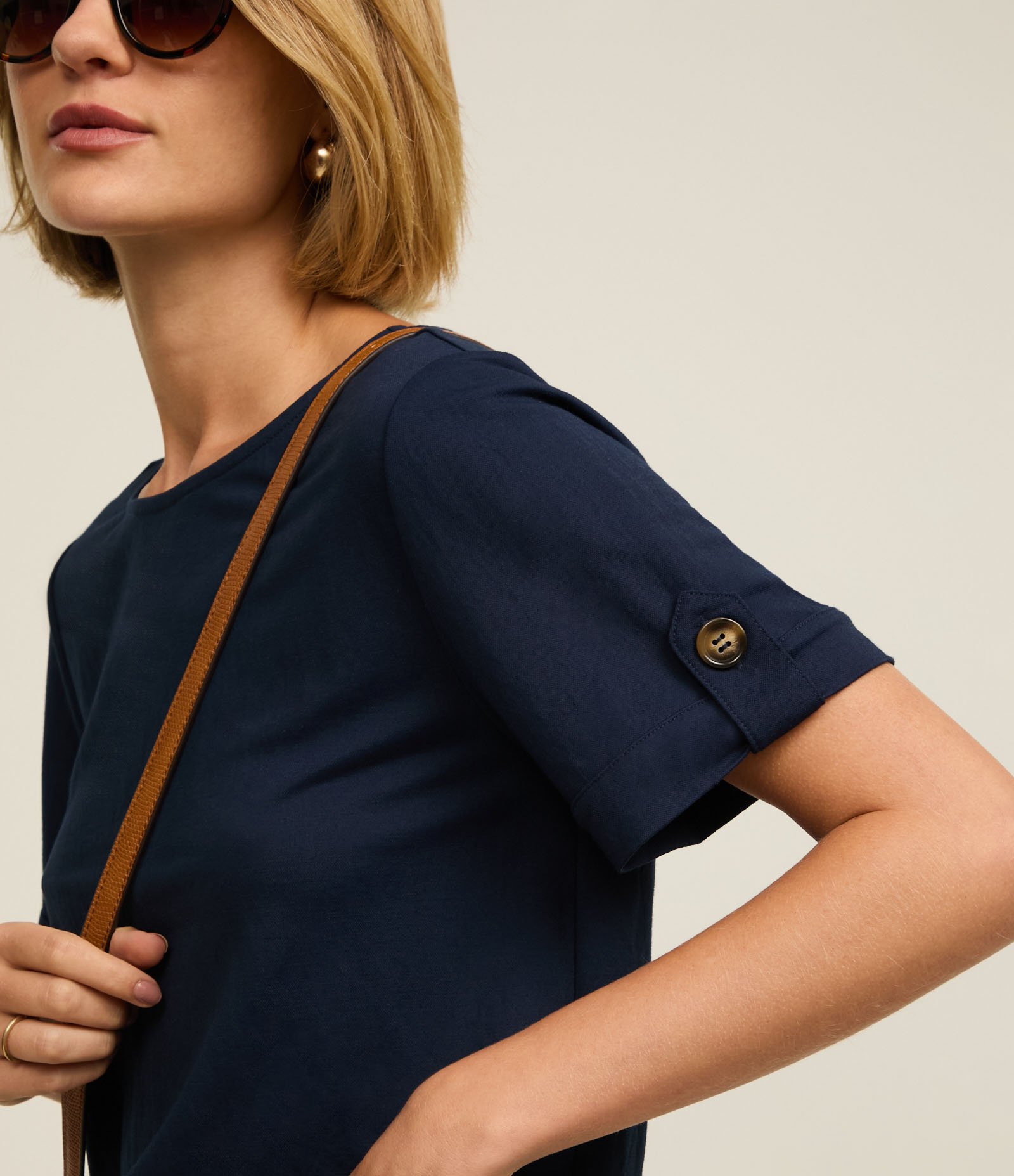 Blusa em Malha Piquet com Detalhe na Barra da Manga Azul Marinho 3