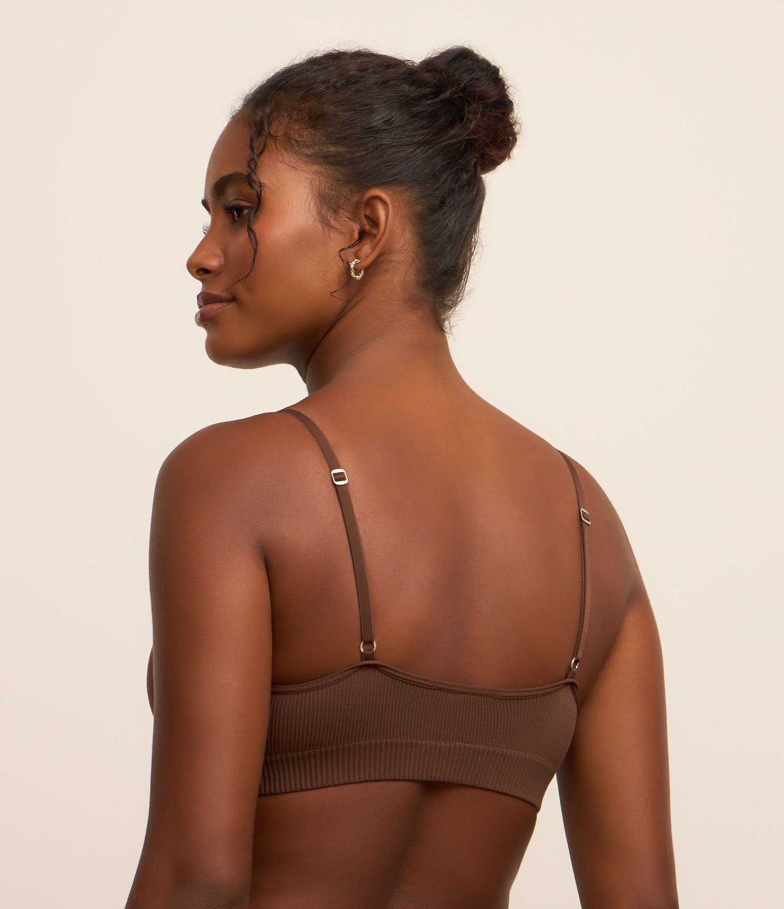 Sutiã Top sem Bojo em Microfibra com Textura Canelada Marrom 3