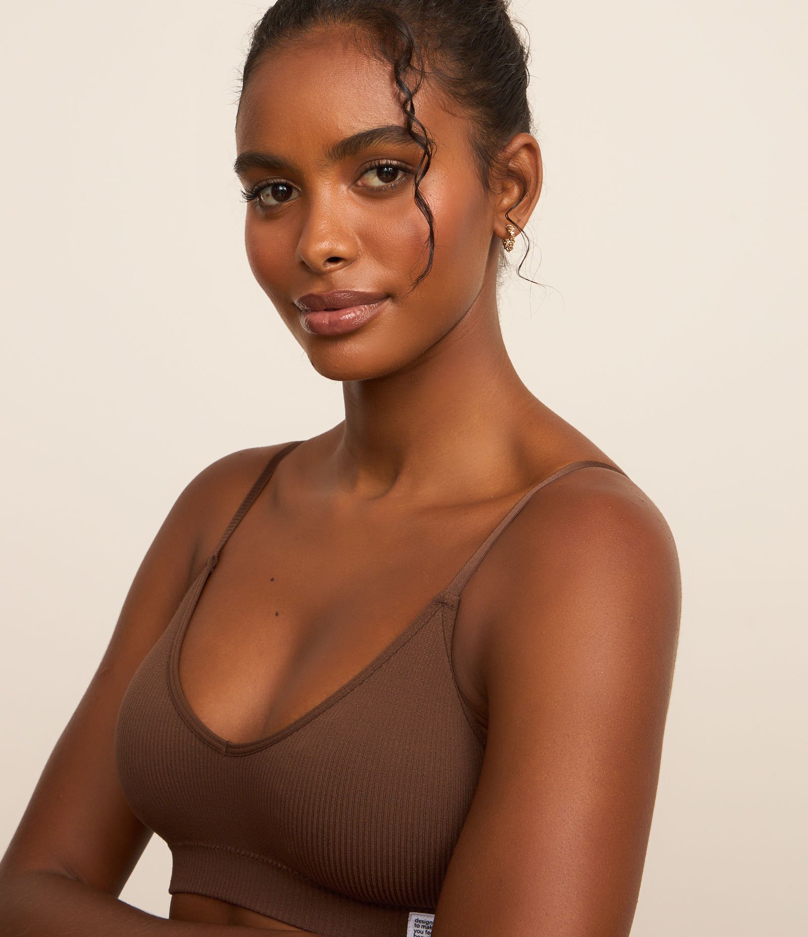 Sutiã Top sem Bojo em Microfibra com Textura Canelada Marrom 4