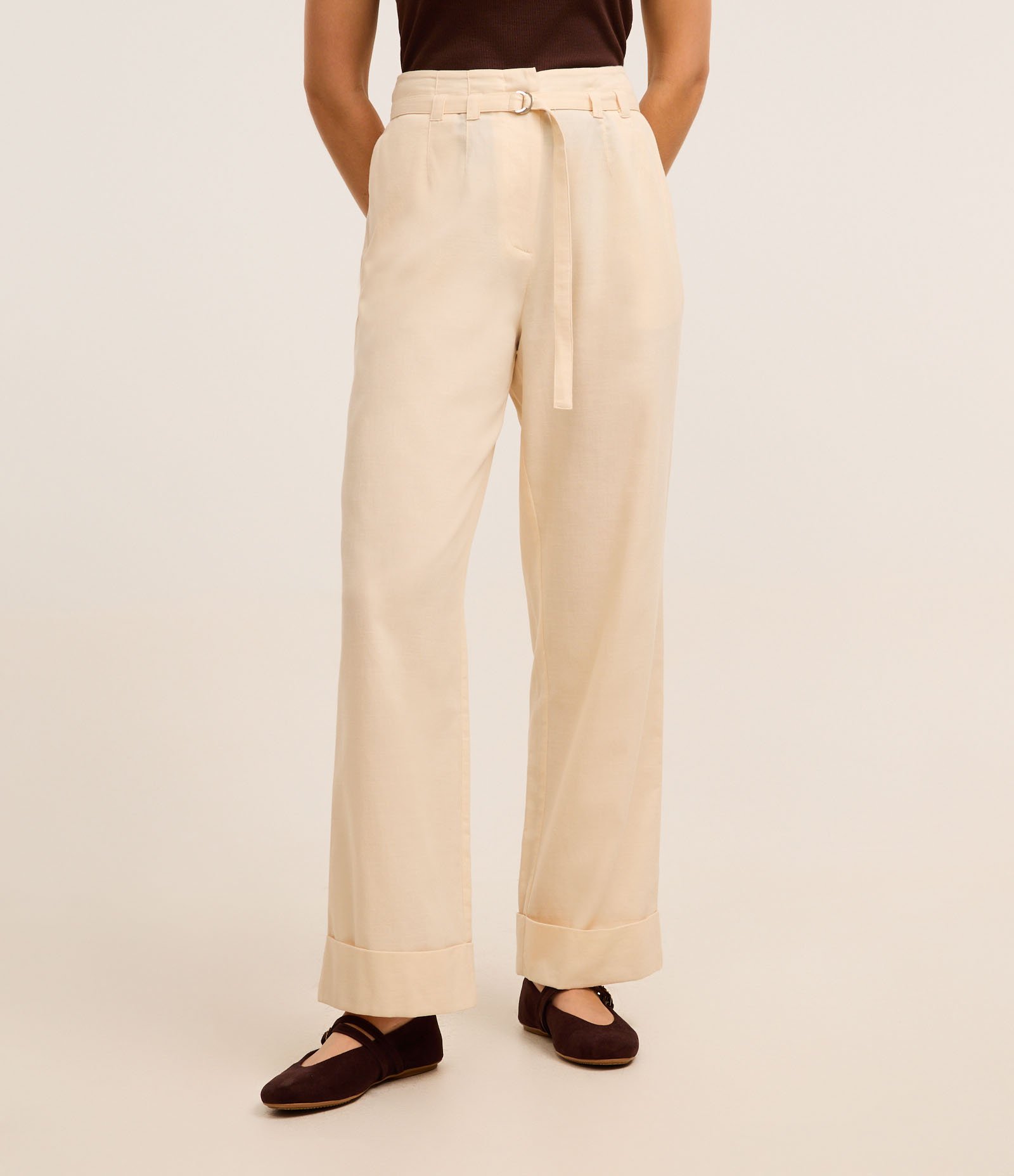 Calça Reta Alfaiatada em Algodão com Cinto Afivelado Bege 3