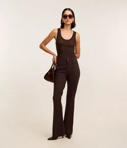 Calça Flare Básica em Ponto Roma com Botões e Cós Largo