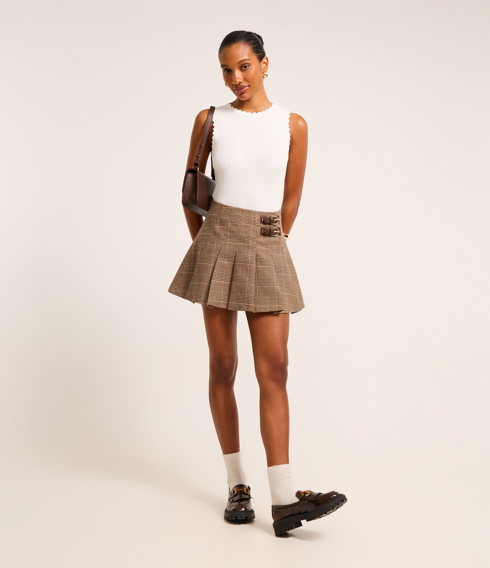 Blusa em Tricô Canelado com Detalhe Ondulados Branco 2