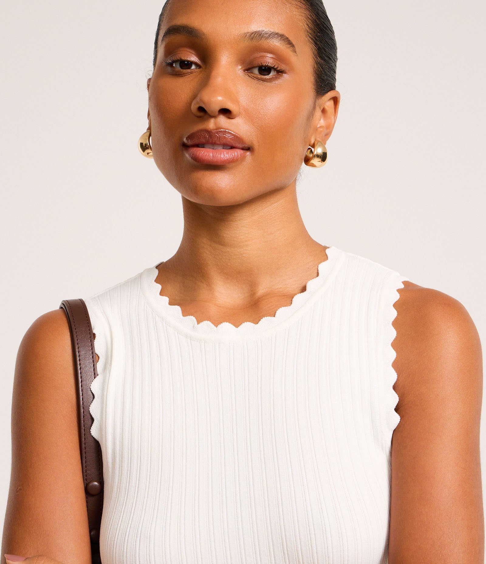 Blusa em Tricô Canelado com Detalhe Ondulados Branco 3