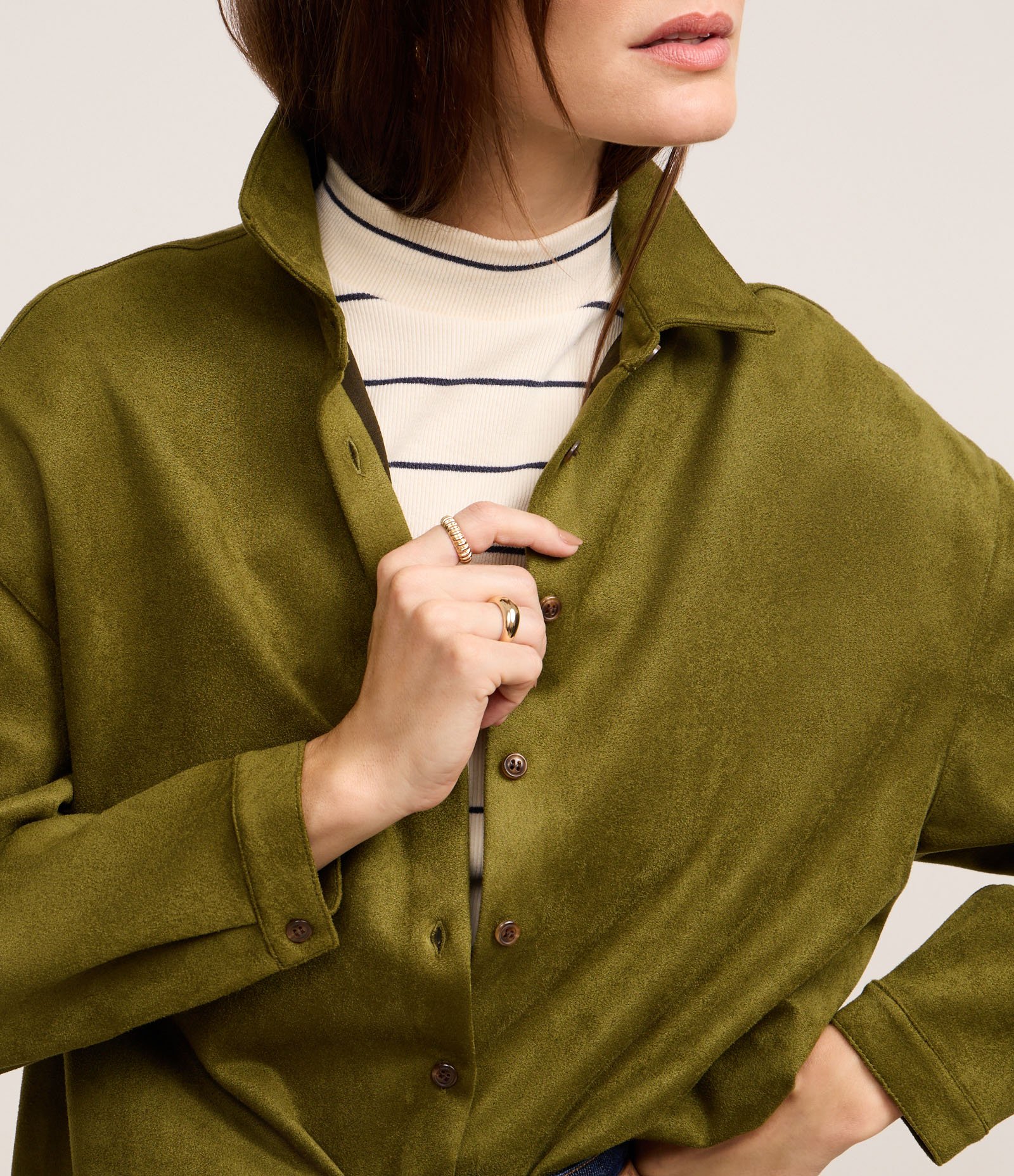 Camisa em Suede com Cava Deslocada Verde 1