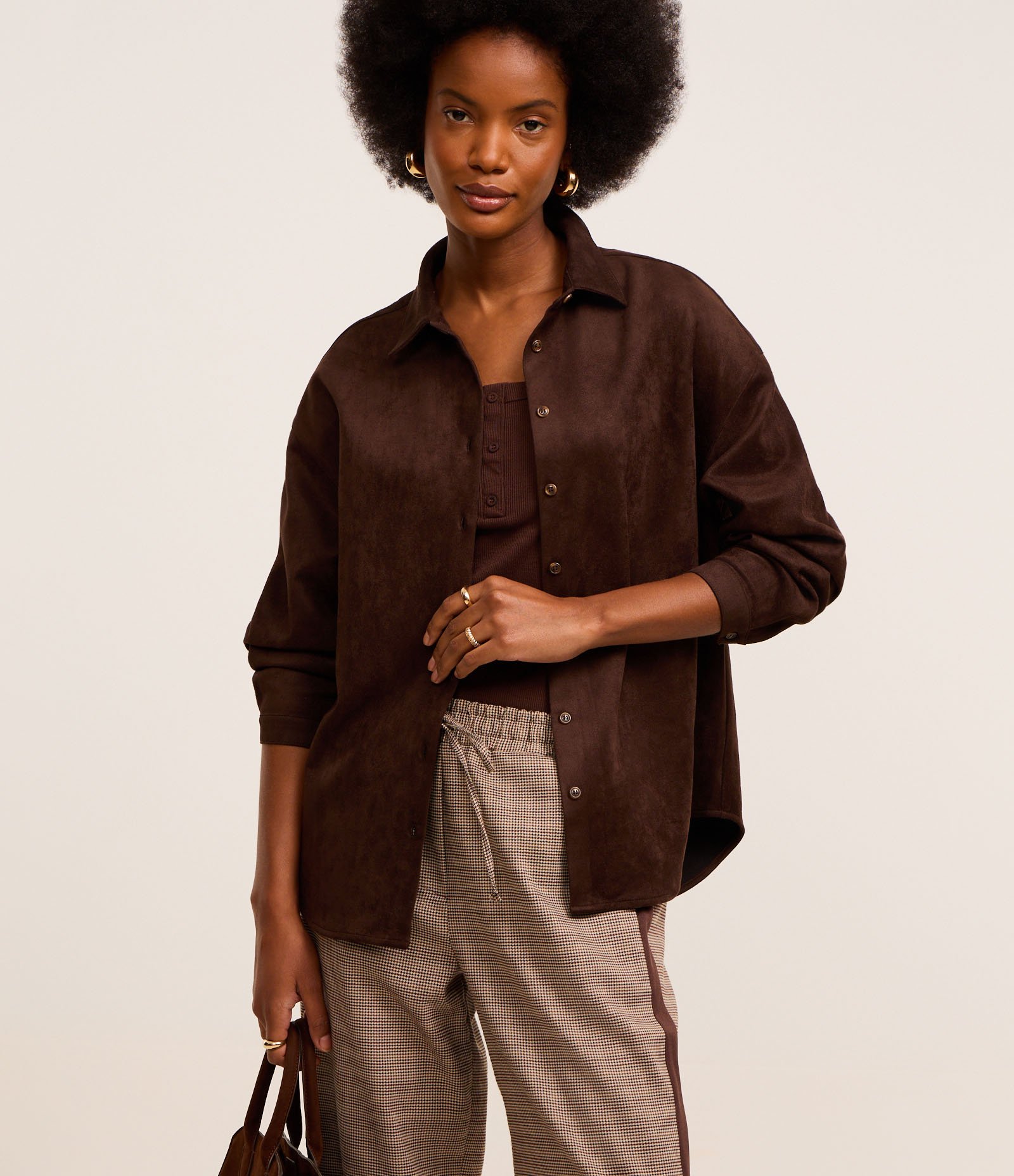 Camisa em Suede com Cava Deslocada Marrom 1