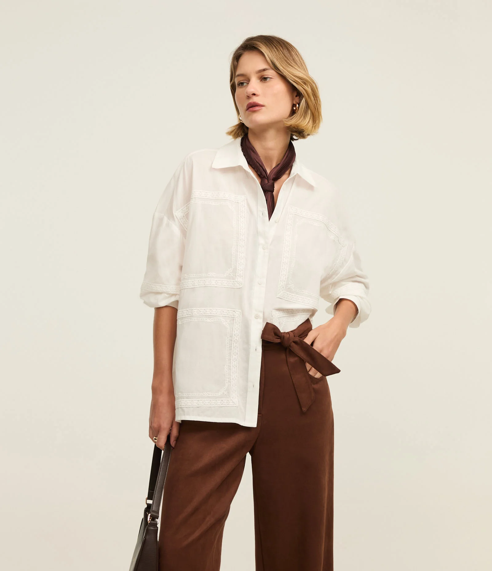 Calça Reta Cintura Alta em Suede com Cinto de Tecido Marrom 2