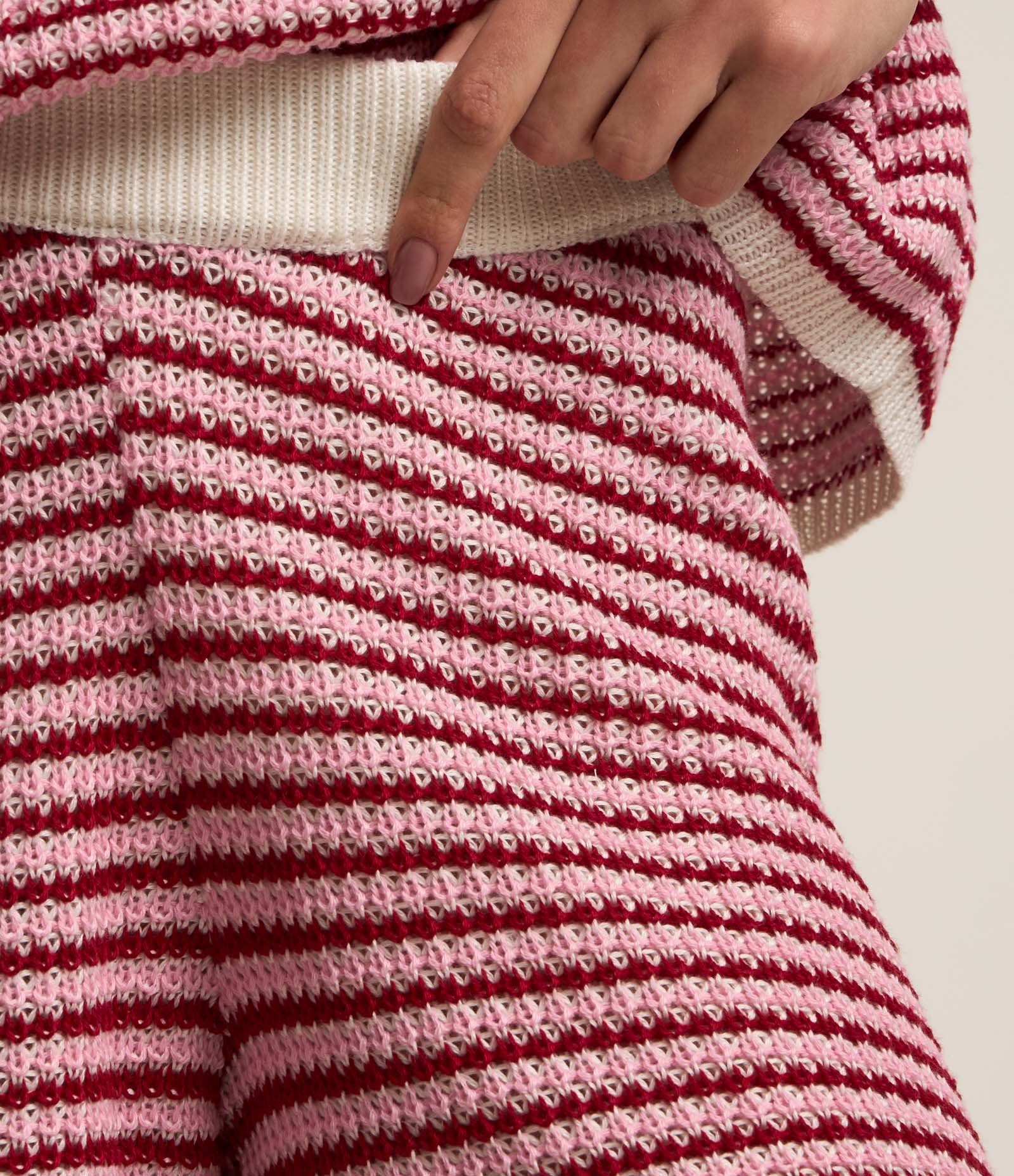 Short em Tricô Listrado com Cós Contrastante Vermelho/Branco 4