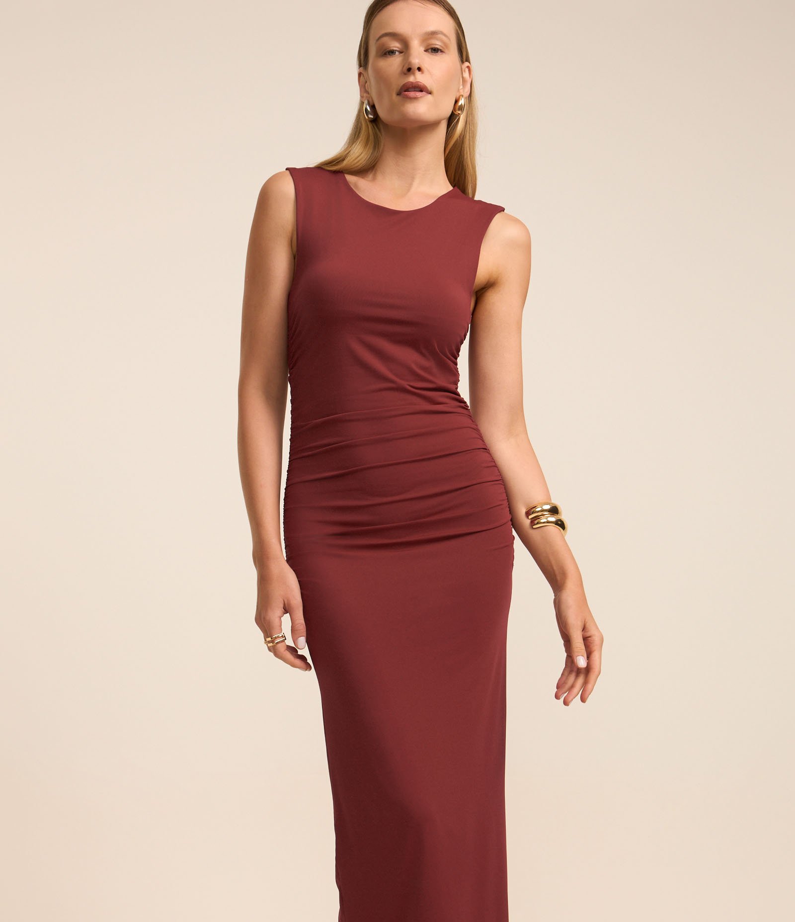 Vestido Reto Midi Sem Manga em Poliamida Bordô 1