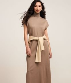 Vestido Midi em Tricô com Gola Alta e Manga Curta Sem Cava