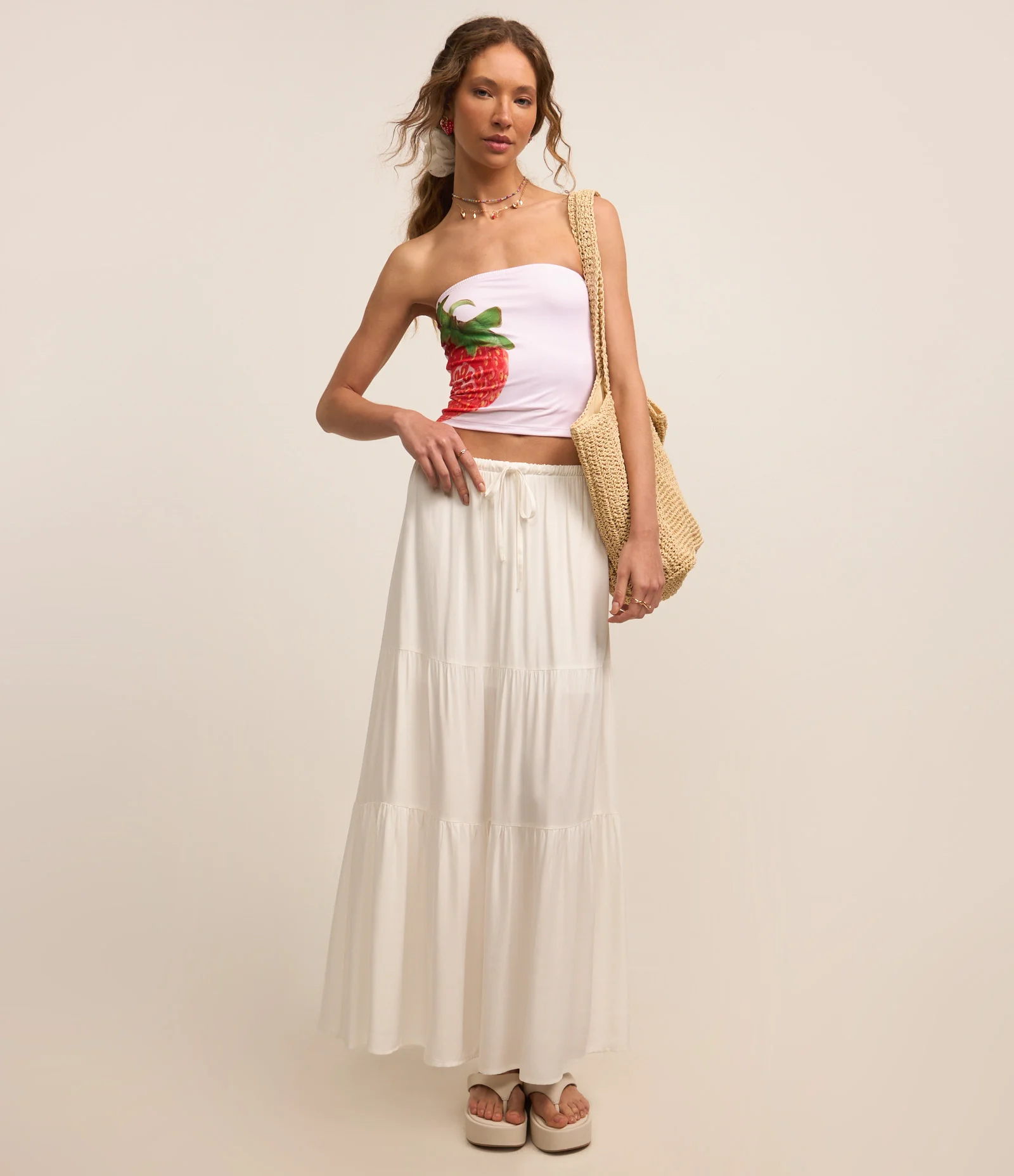 Blusa Tomara Que Caia Cropped Slim em Microfibra com Estampa de Morango Rosa 2