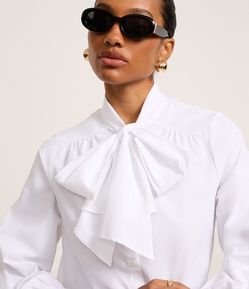 Camisa em Tricoline com Gola Laço e Punho Largo