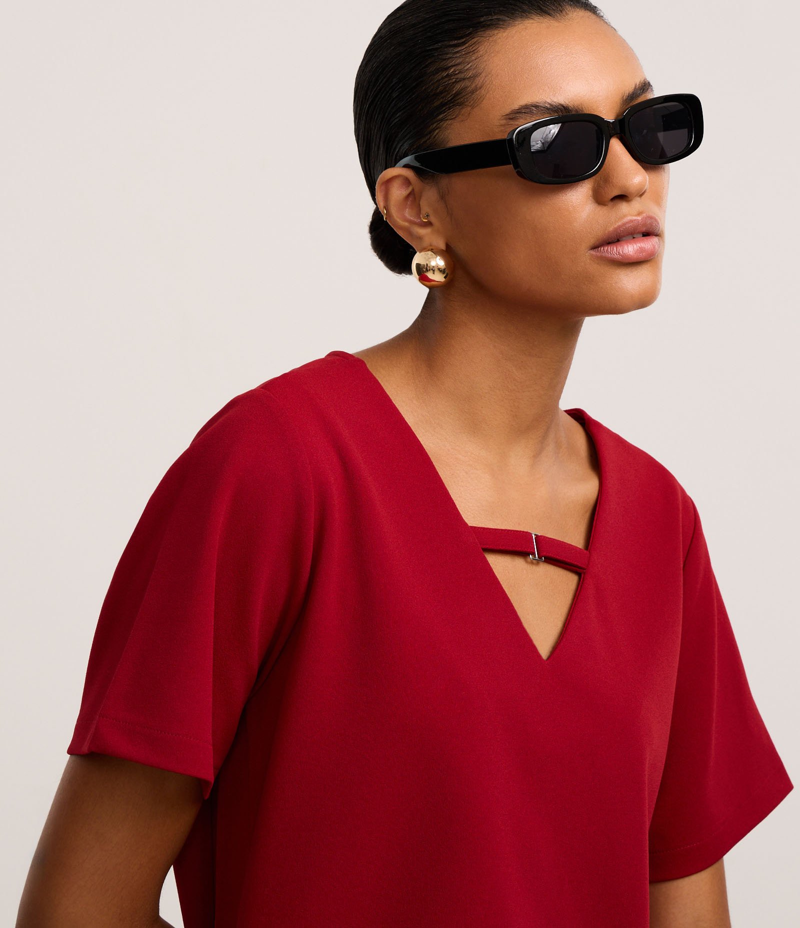 Blusa em Crepe com Fivela na Gola V Vermelho 3