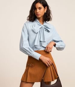 Camisa em Tricoline com Gola Laço e Punho Largo