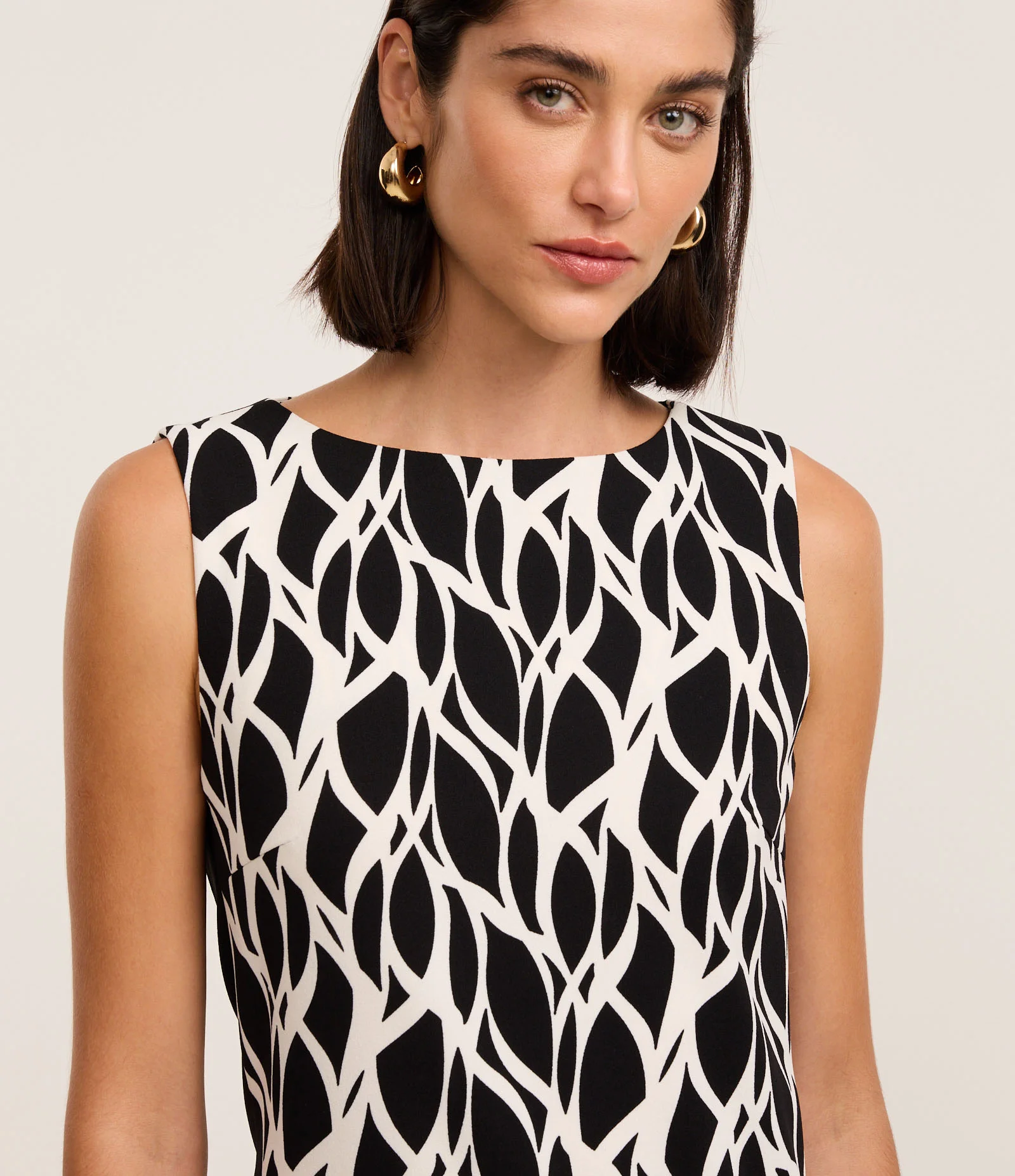 Vestido Curto em Crepe com Estampa Abstrata Preto/Branco 3