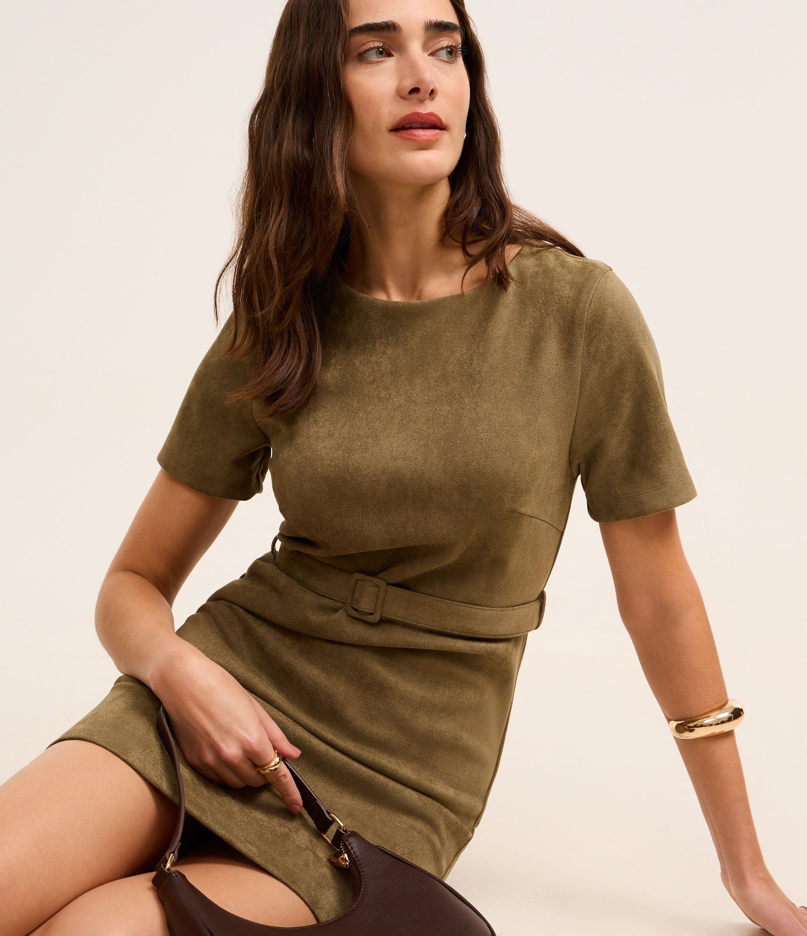 Vestido Curto em Suede com Cinto Verde 5