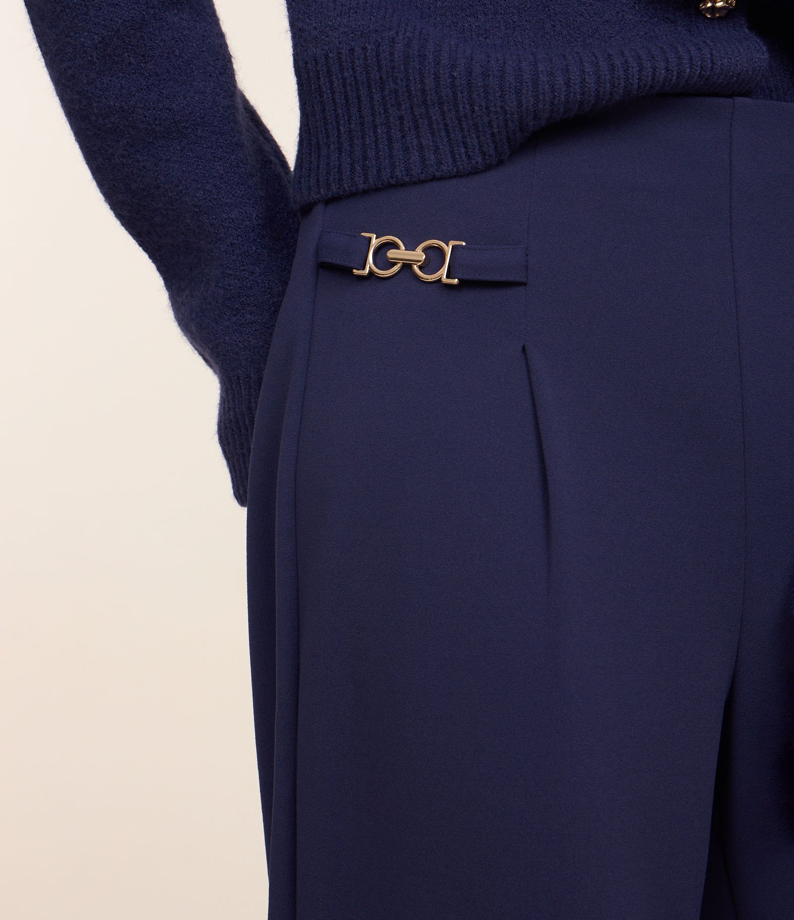 Calça Wide Leg em Crepe com Aviamentos Metalizados Azul 4