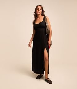 Vestido em Jeans com Alça Larga e Fenda Profunda