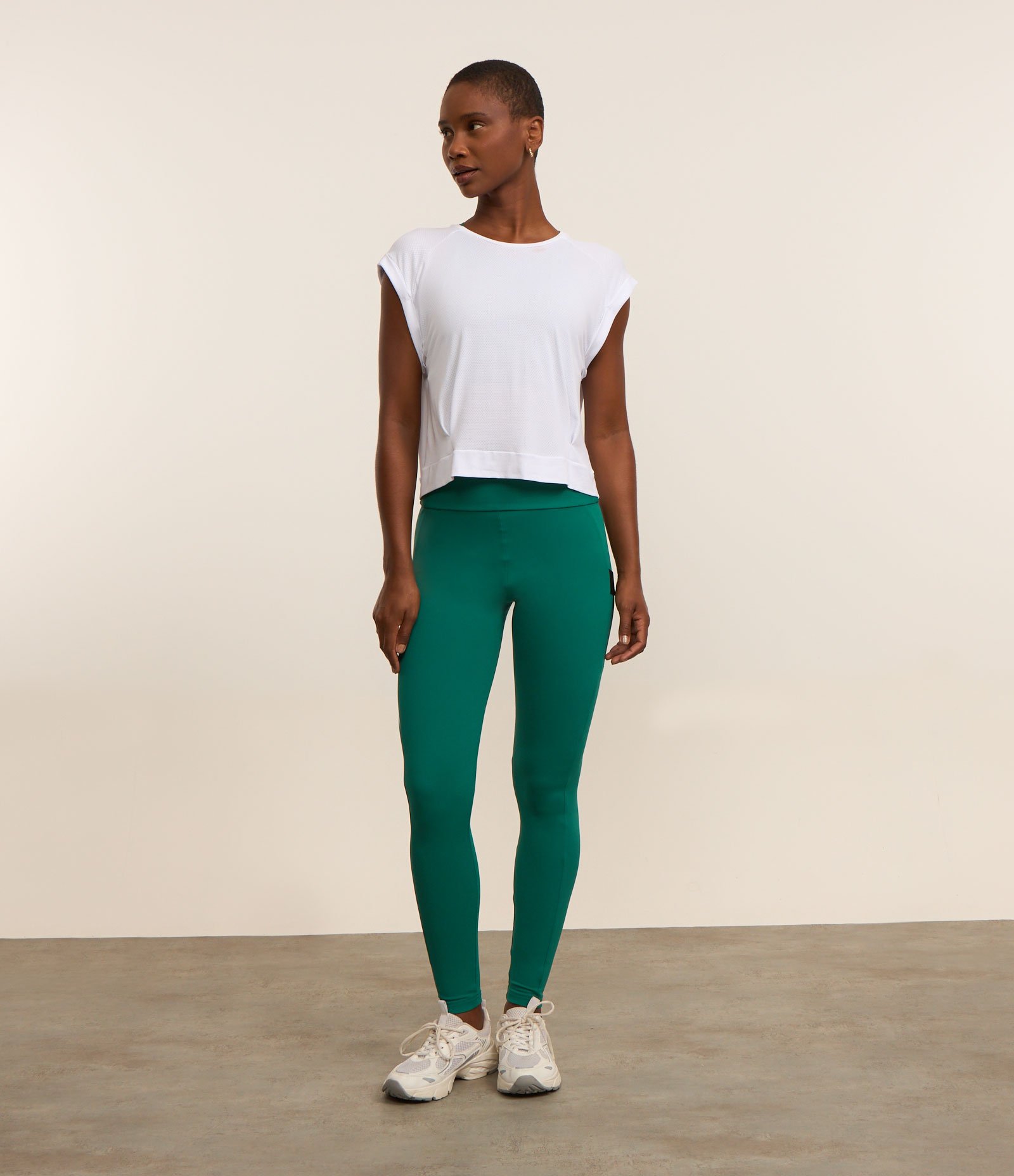 Blusa Esportiva Sem Manga em Microfibra  com Cava Raglan Branco 2