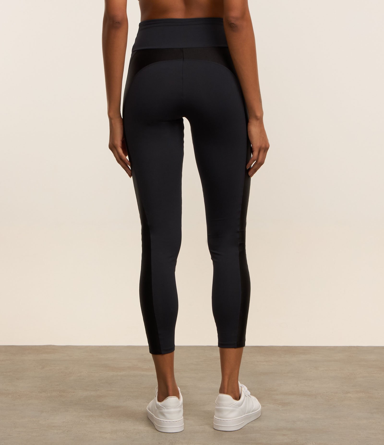 Calça Legging Esportiva em Microfibra com Bolsos Azul 3