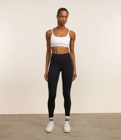 Calça Legging Esportiva em Microfibra com Bolsos