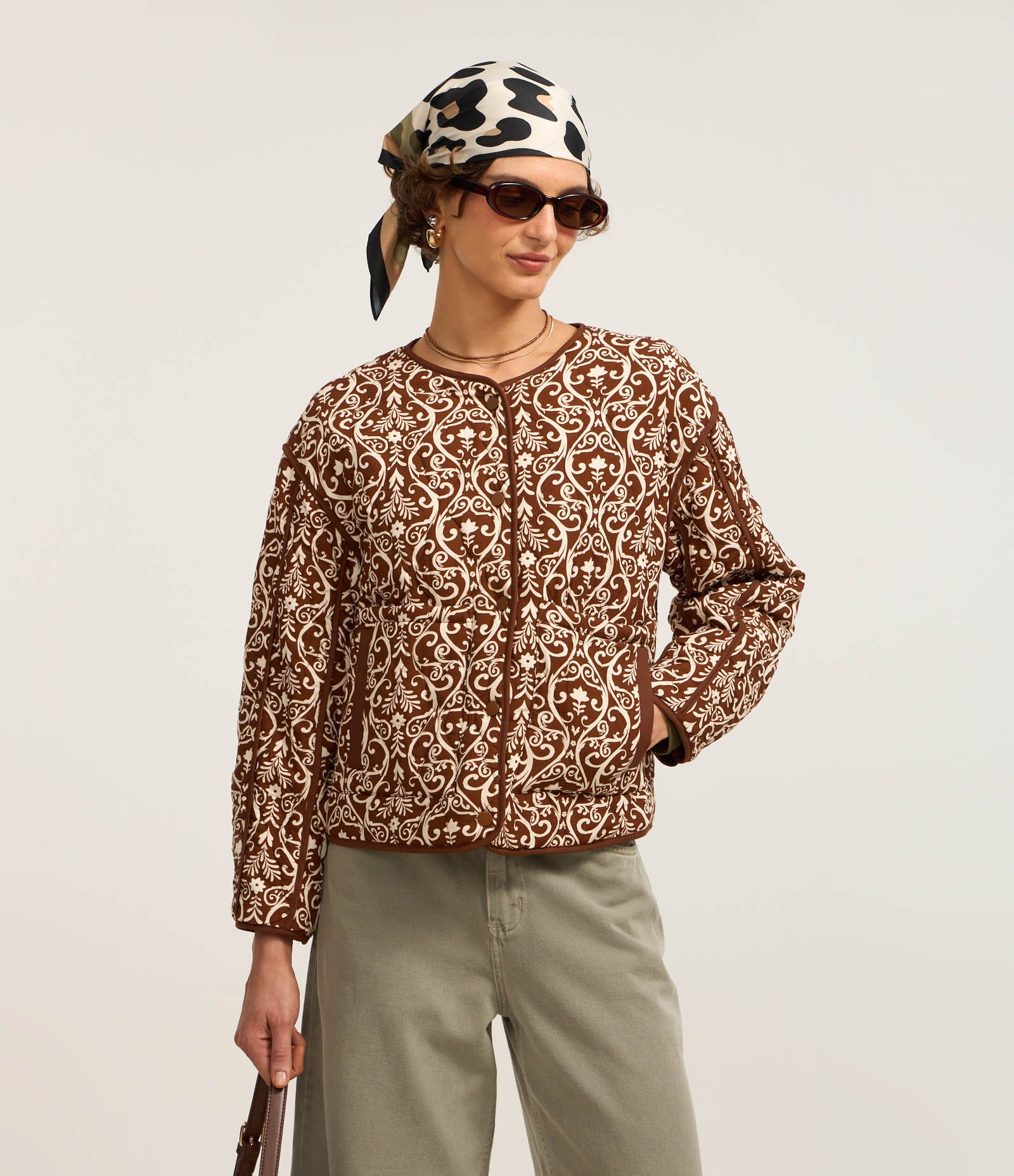 Jaqueta Trucker em Twill Paisley com Bolsos Marrom 1