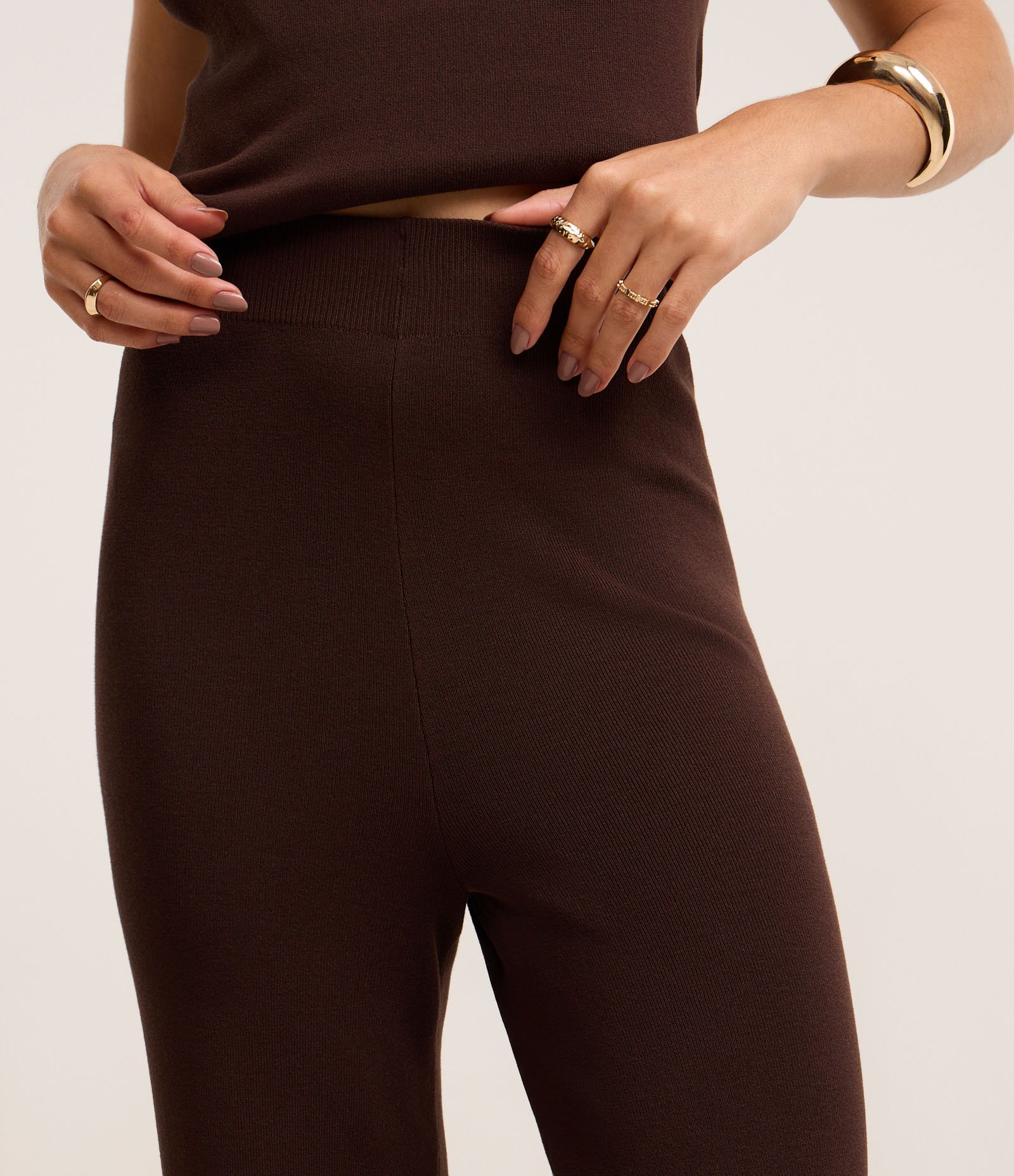 Calça Reta em Tricô com Cós Elástico Marrom 4