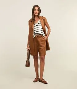 Short Reto Cintura Alta em Suede com Bolsos