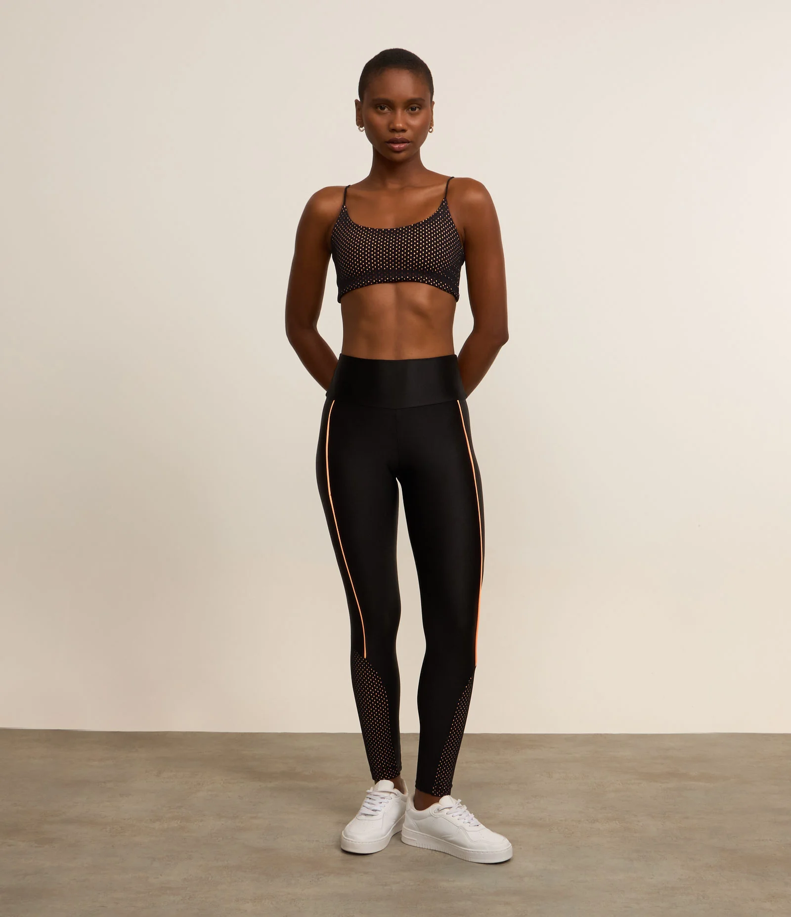 Top Esportivo Sem Bojo em Microfibra com Detalhe de Tela Preto 2