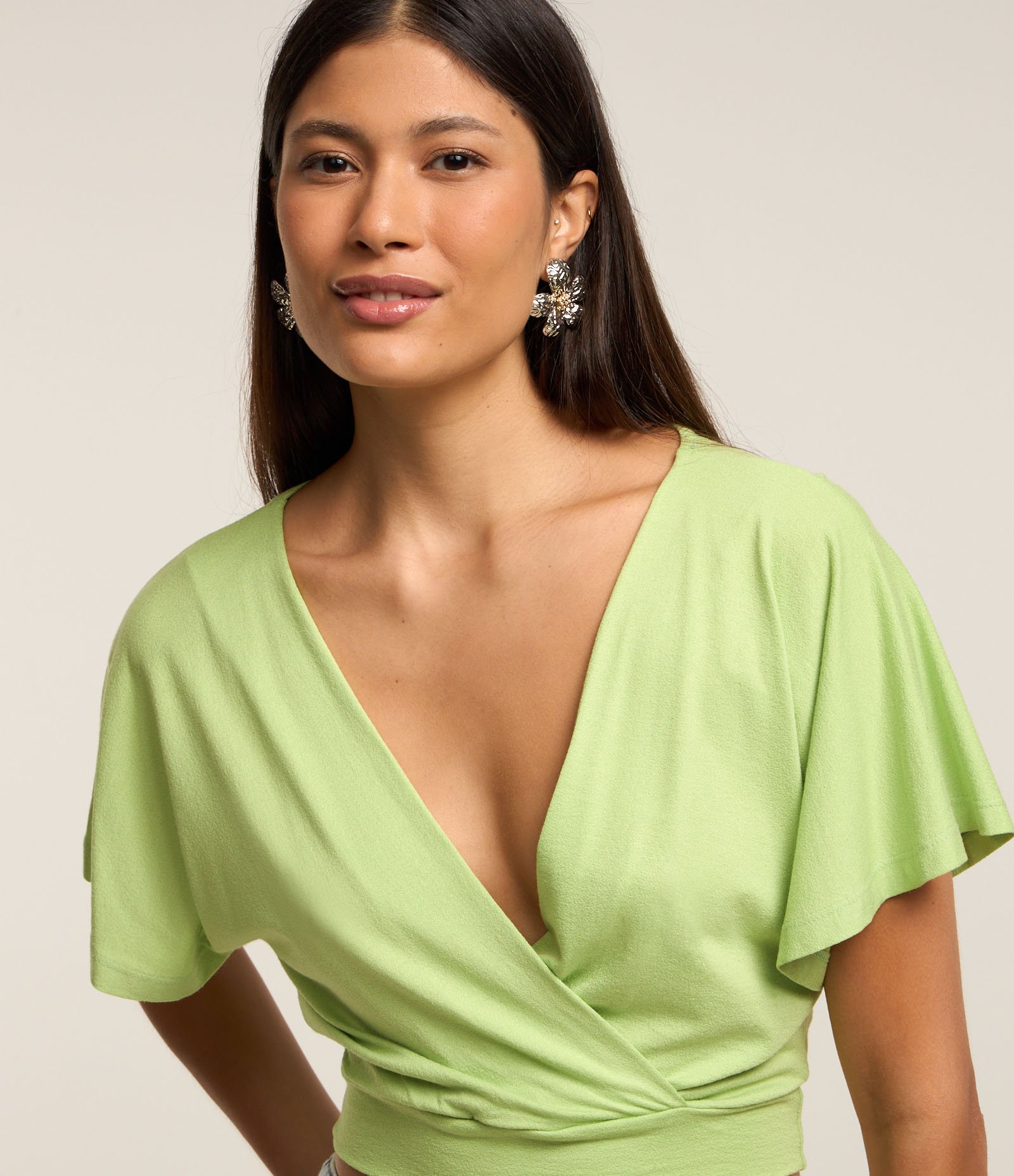 Blusa Curta em Crepe com Transpasse Verde 3
