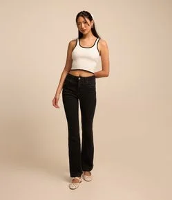 Calça Boot Cut em Jeans Sobretinto com Bolsos